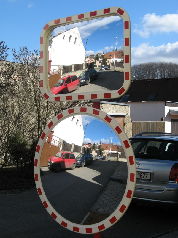 Купить зеркало в оренбурге. Зеркало для охраны уличное. Зеркало Оренбург. Стеклышко Оренбург. Монтаж сферических и обзорных зеркал.
