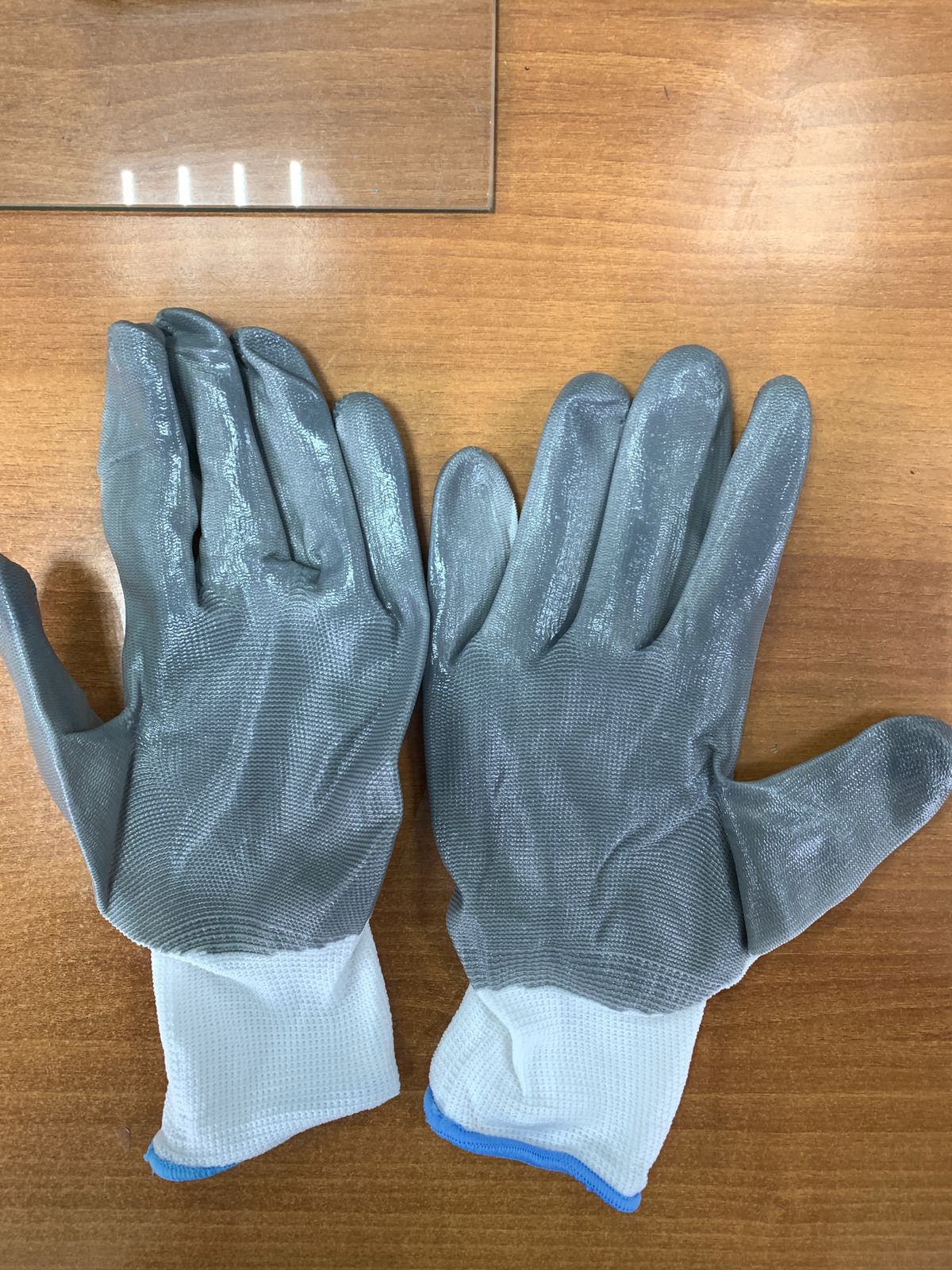 Перчатки нейлоновые с нитриловым обливом (серые)